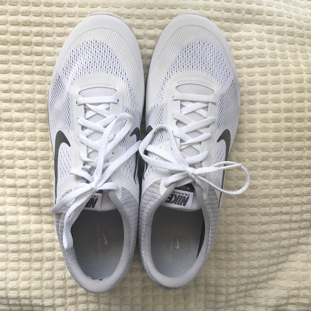 NEW - Nike In Season 5 Training Size 10 grey/white